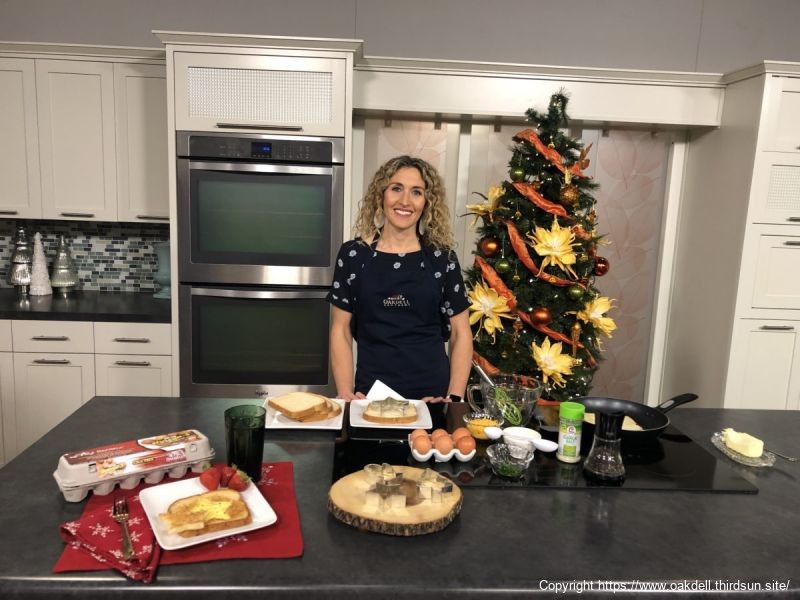 Holiday-Style Egg in Toast