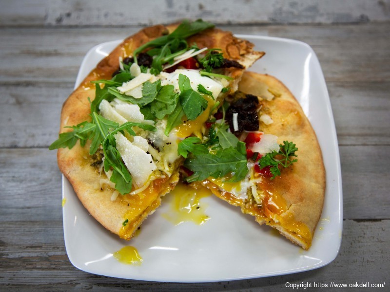 Egg Naan Pizza