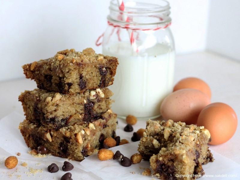Peanut Crumble Banana Bread